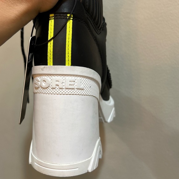 SOREL BREX HEEL LACE BOOTIE Black and White, size 8 - Picture 7 of 13